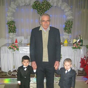 Фотография "Это я и мои внуки"