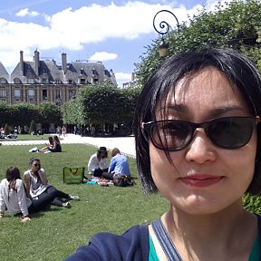 Фотография "selfie-melfie from the Place des Vosges, Paris"
