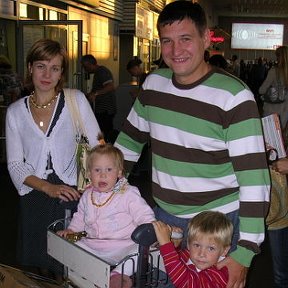 Фотография "Аэропорт Шереметьево. 2007 г.        Я и моя семья"