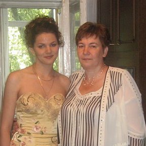 Фотография "я и моя дочка Юля на выпускном"