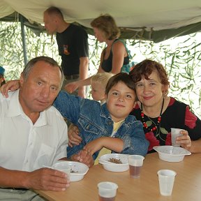 Фотография "С внуком Тимуром в День ВДВ."