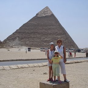 Фотография "Снято на отдыхе в Египте в 2005 году. Со мной дочери Катя и Саша."