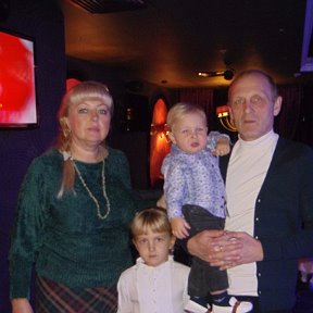 Фотография "С женой и внуками."