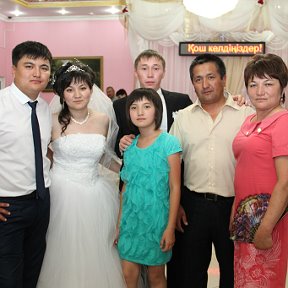 Фотография "на свадьбе ст, дочки , сын Ержан ,дочь Аимгуль, мл, дочь Алуа, Я  и жена Асима, и зять Аслан"
