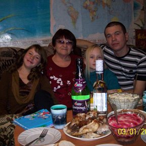 Фотография "новый год Андрей его дочь рядом , моя внучка и я"
