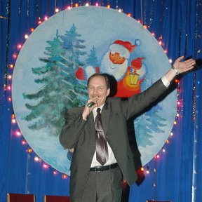Фотография "Новогодний бал 2007год
Пою песни"