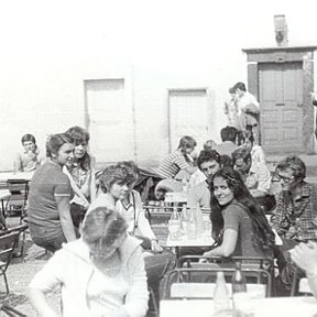 Фотография "В  ГДР..практика,1981..?я в центре.."