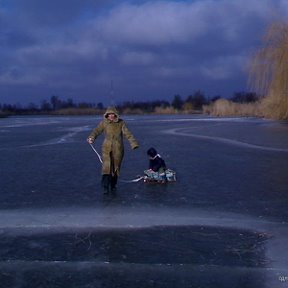 Фотография "Замерзшая речка "Кочеты"
Катание на санках в крещенские морозы
19 января 2008 г"