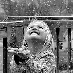 Фотография "Нет,Я не плачу...Это дождь,роняет капли на ресницы...."