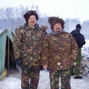 Фотография "Подъесаул Савкин А.А. (слева) и Есаул Герасёв В.А. на зимних сборах Второго казачьего военного отдела Оренбургского казачьего Войска зимой 2007 года."