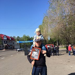 Фотография "Я с сыном и дедом готовимся к участию в марше бессмертного полка."