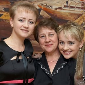 Фотография "Это я со своими  дочерми Леной и Людой"