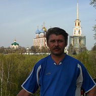 Олег Кузьменков