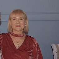 Лариса Илларионова