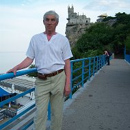 Валерий Комаров
