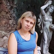 Анна Попова