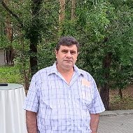 Олег Макаров