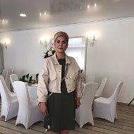 Анна Холманова