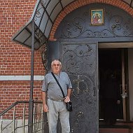 Юрий Фролов