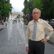 Олег Акалаев