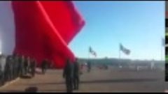 Bandera monumental hace &quot;volar&quot; a soldado en Durango