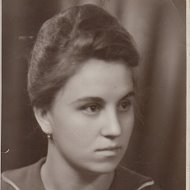 Лола Аминова