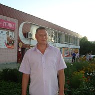 Валерий Илларионов