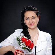 Анна Захарова