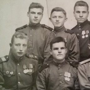 Фотография "1945 год. Вена. Полковая разведка. Мой отец - Афанасьев Петр Михайлович в первом ряду, первый слева."