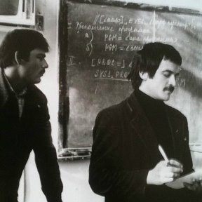 Фотография "Набор в ССО "Ритм" 1982 г.
Я с Витей Бойко-комиссаром проводим собрание в главном корпусе 5 этаж"