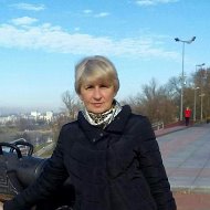 Елена Парикаш