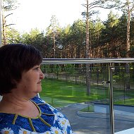 Елена Кадар