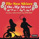 The Free For All - The Sun Shines On My Street
