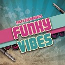 Funky Truckerz DJ RN - Party People Original Mix