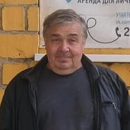 Юрий Махнев