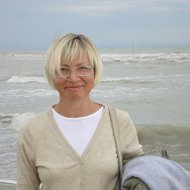 Елена Суркова