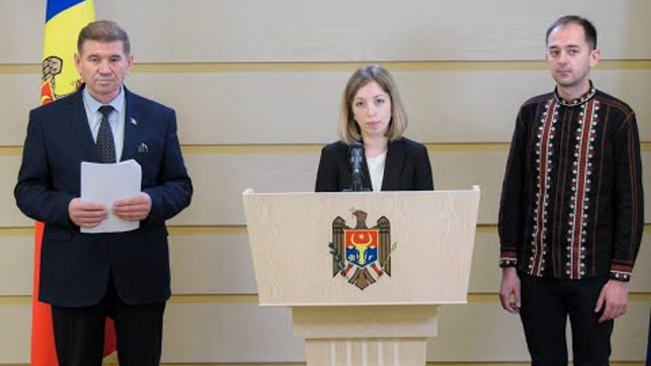 Briefing de presă al deputaților Ana Calinici, Mihail Druța și Vital ...