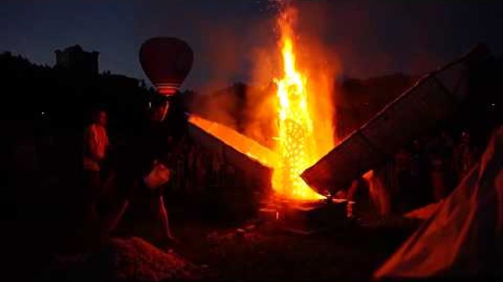Шоу огненных скульптур «Тепло души»