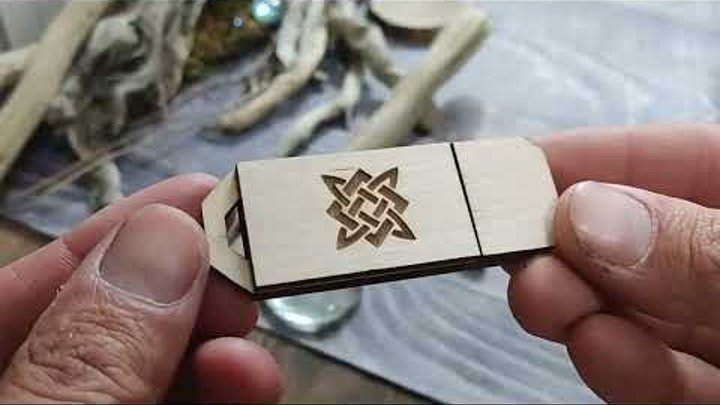 Славянская флэшка с символом на выбор