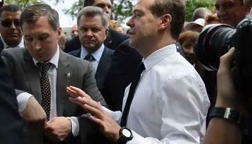 «Денег нет, но вы держитесь!» - ответил премьер Медведев  пенсионерке
