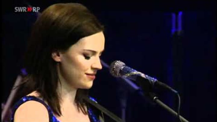 Amy MacDonald - Dancing In The Dark (Orchestral Version)