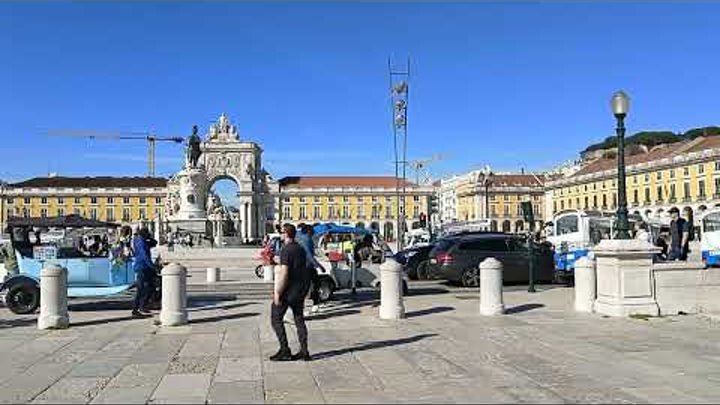 Набережная у Триумфальной арки, Лиссабон, Португалия-2024