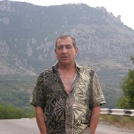 Малхаз Узарашвили