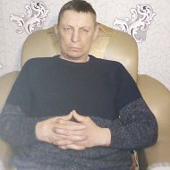 Олег Попов