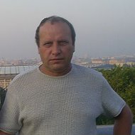 Анатолий Романов