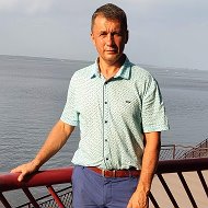 Виктор Комаров