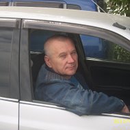 Анатолий Земляков