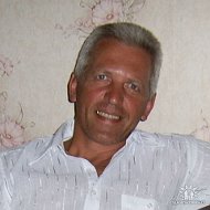 Олег Кустов
