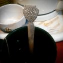 Фотография "https://www.instagram.com/p/Bfk5XJlBE6S/?igref=okru
В мєнє була чайна ложка з тризубом щє до того, як цє сталр мєйнстрімом."