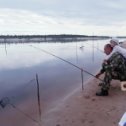 Фотография "Учит меня как правильно ловить рыбу"